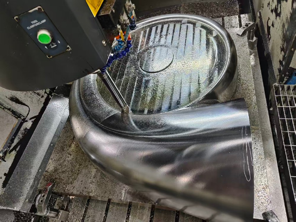 As a source factory of mold base, Changhui guarantees the quality of every piece with equipment and parameter library(pic1)