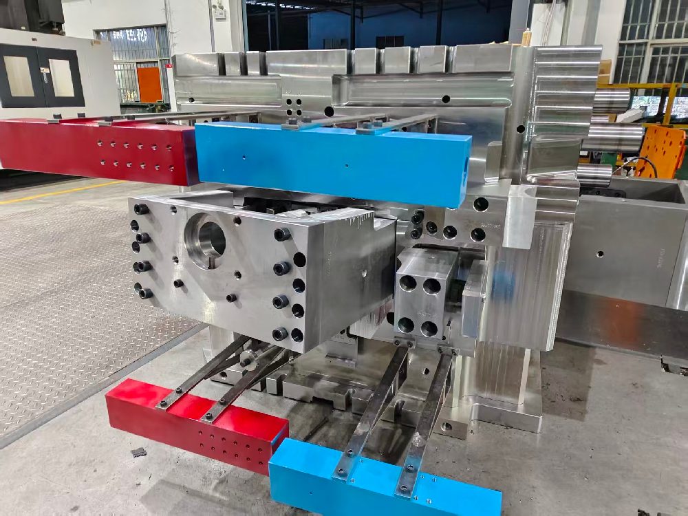 The certainty of the supply chain begins with choosing the right mold base source factory(pic1)