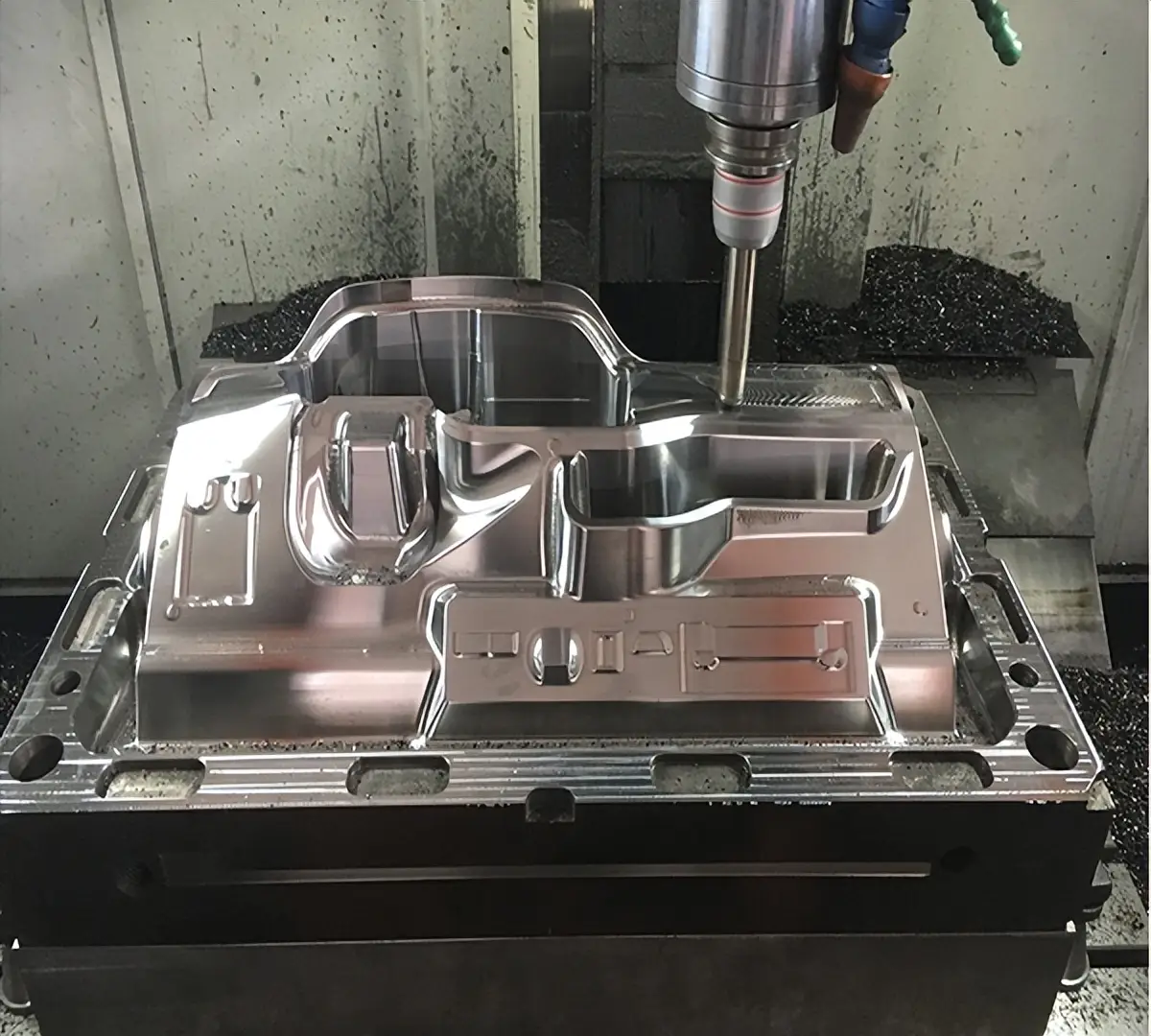 Changhui Precision | Specialized in High-Precision Mold Base Manufacturing for Car Storage Shelves(pic1)