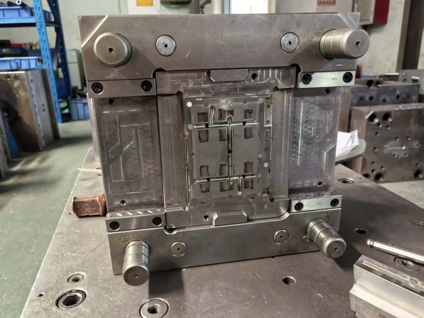 Manufacturer of Plastic Shell Mold Bases for Electric Scooters(pic1) Manufacturer of Plastic Shell Mold Bases for Electric Scooters(pic1)