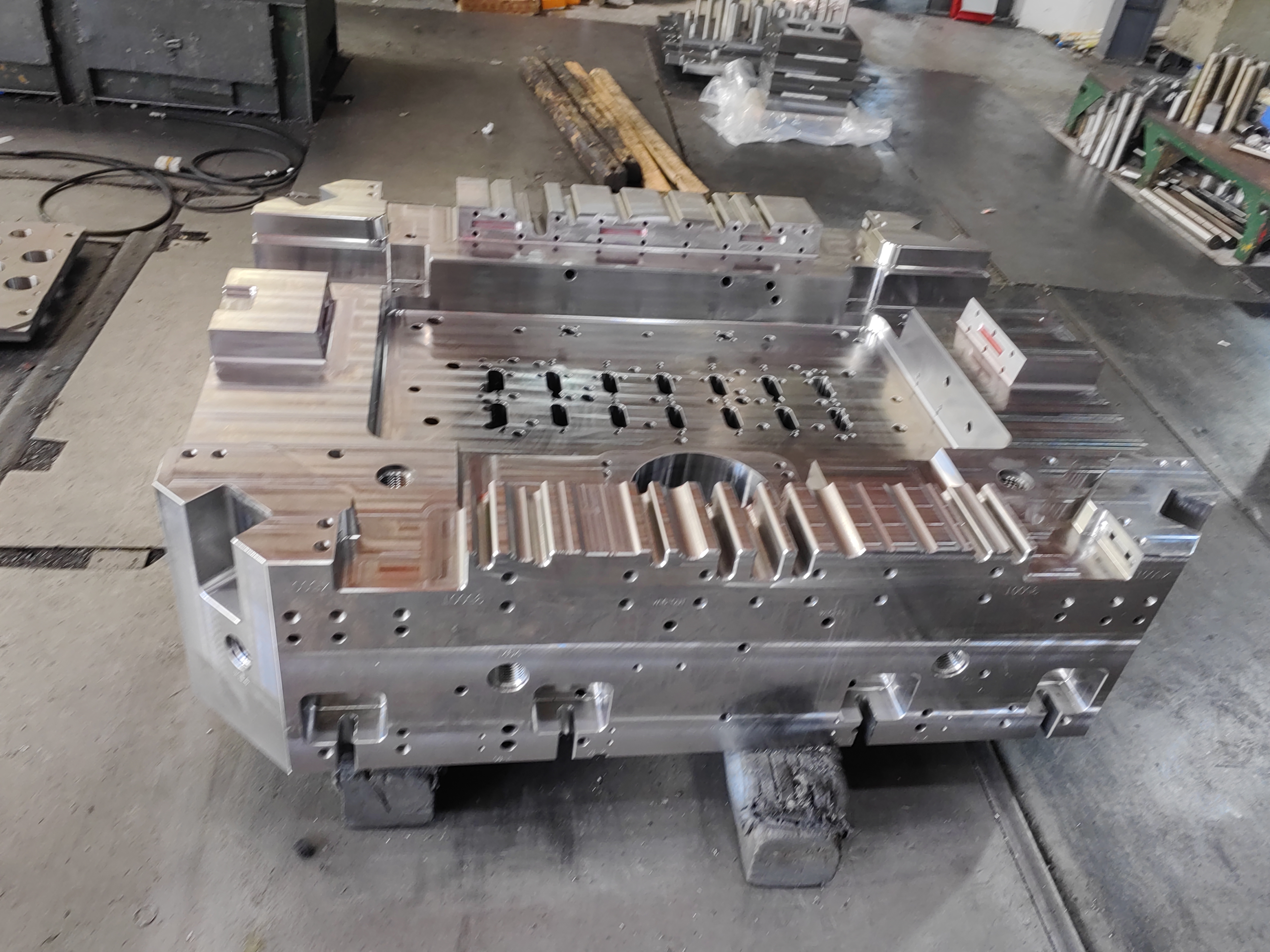 Custom Metal Mold Base? Choose Changhui Factory(pic1)