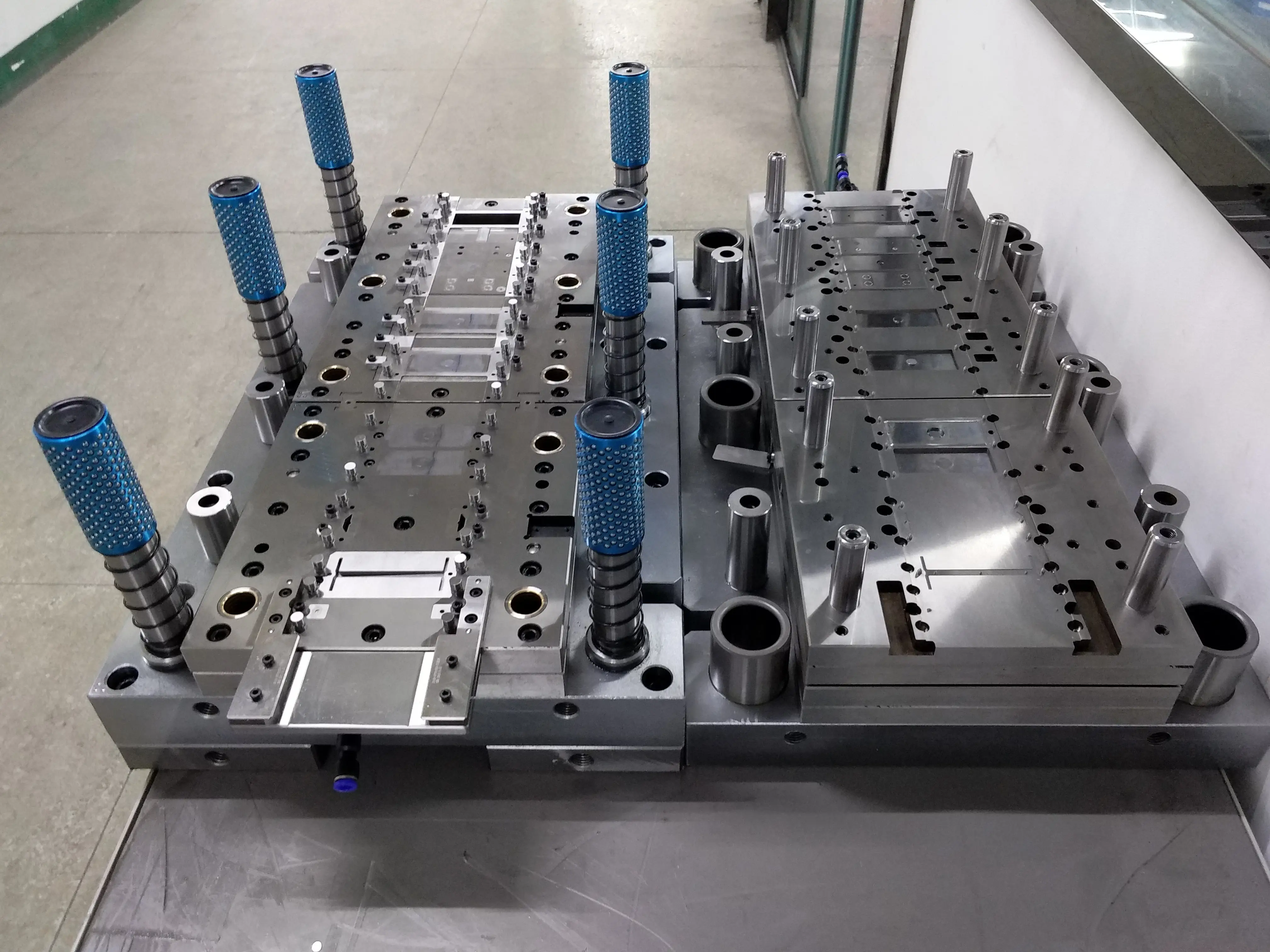 Mold Base Manufacturer for Battery Casing Molds(pic1)